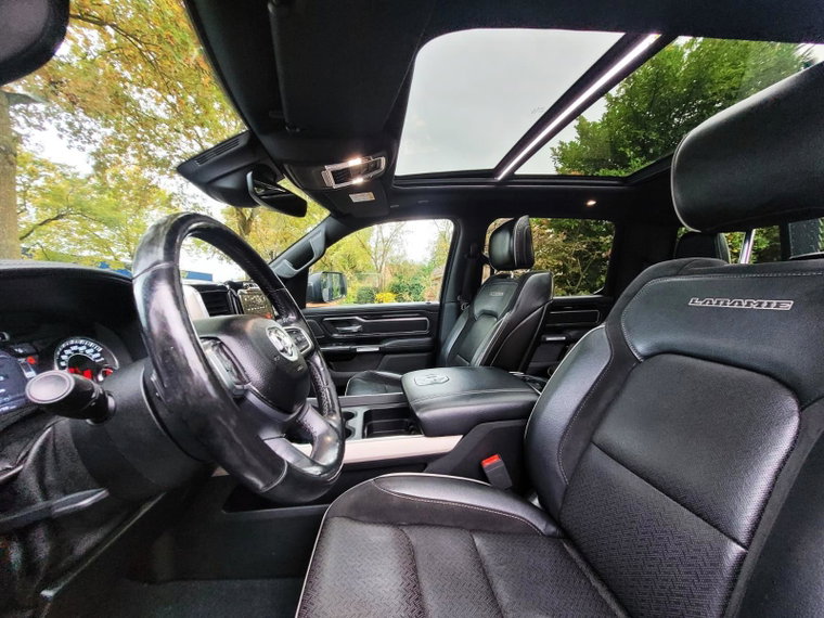 Vehicle Image 25