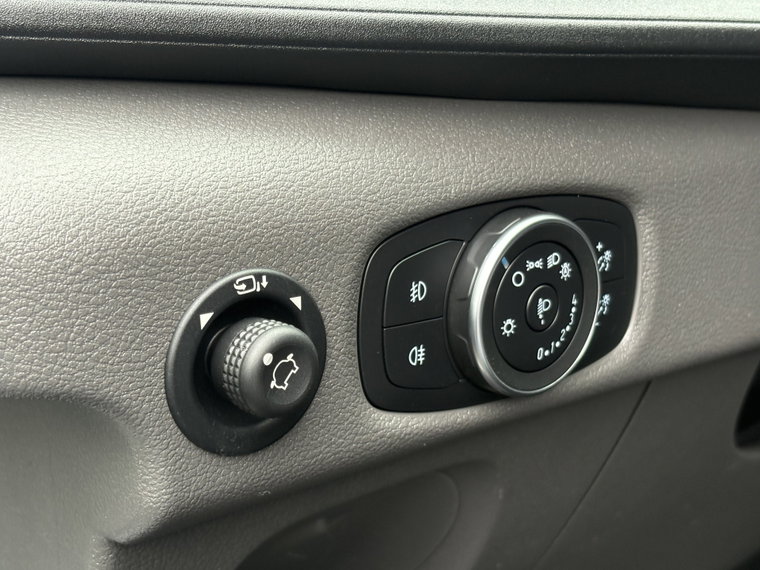 Vehicle Image 24