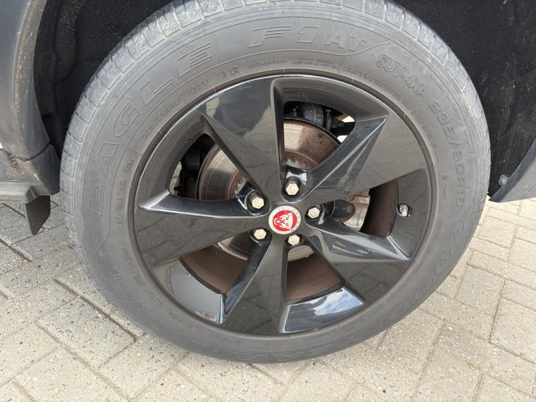 Vehicle Image 25