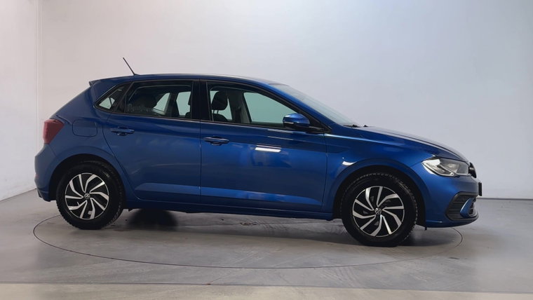 Vehicle Image 12