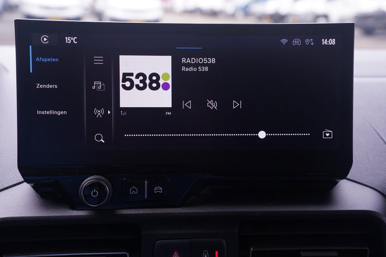 Vehicle Image 32