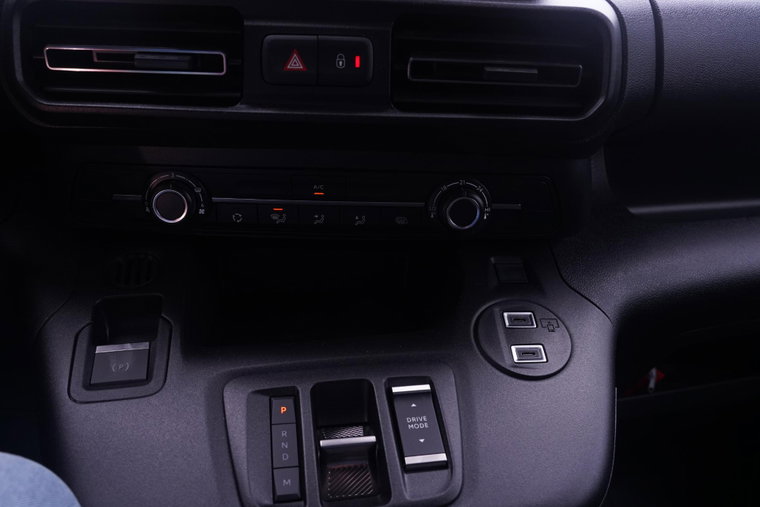 Vehicle Image 38