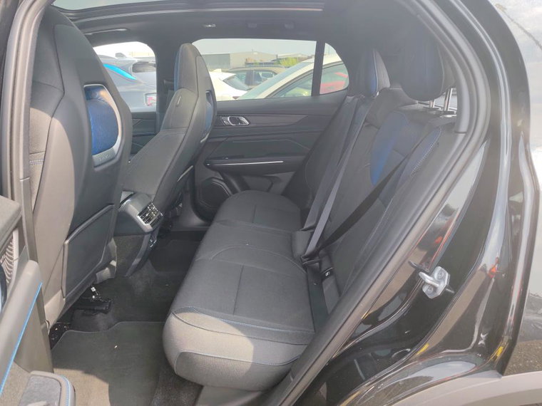 Vehicle Image 17