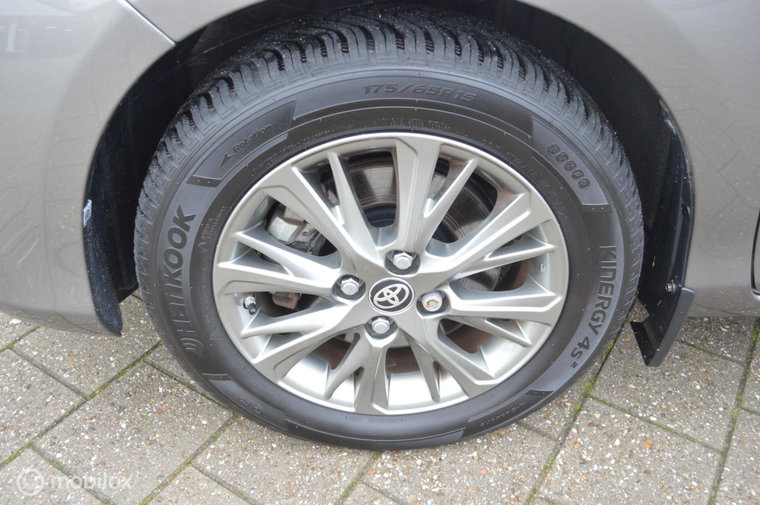 Vehicle Image 24