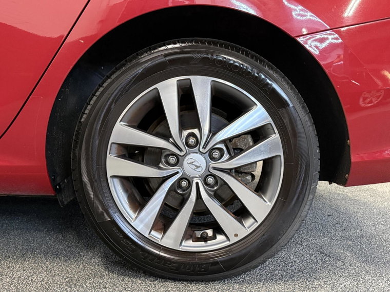 Vehicle Image 16