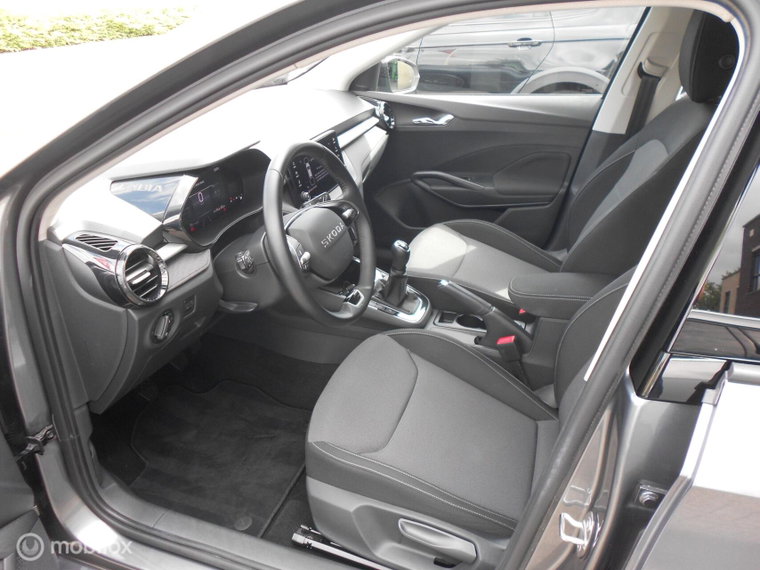 Vehicle Image 11