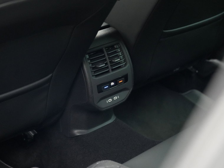 Vehicle Image 28