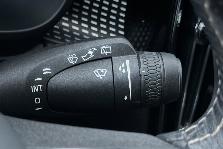 Vehicle Image 38
