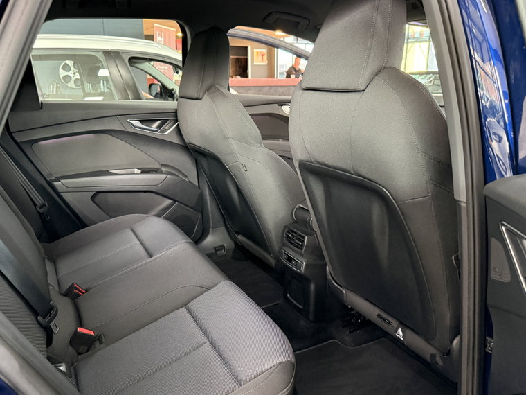 Vehicle Image 33