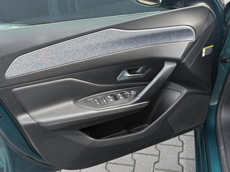 Vehicle Image 32