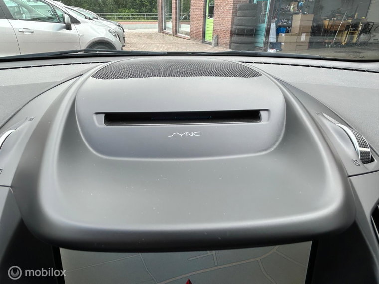 Vehicle Image 32