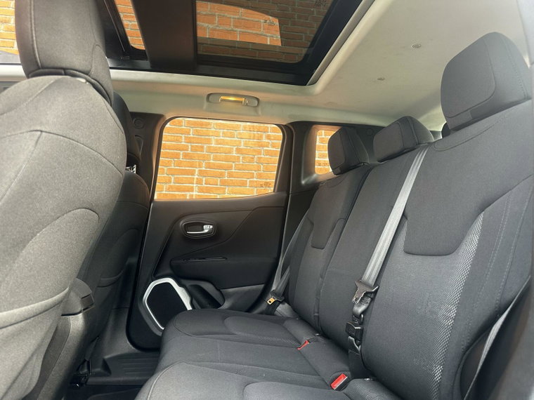 Vehicle Image 26