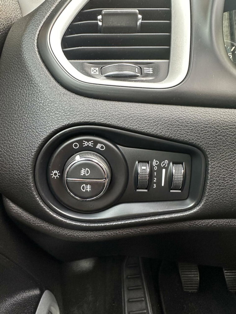 Vehicle Image 33