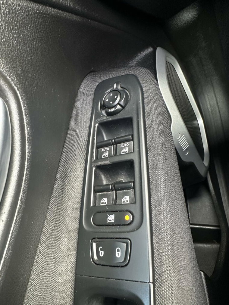 Vehicle Image 42