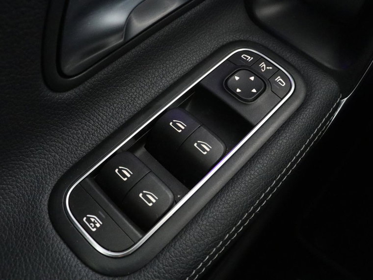Vehicle Image 38