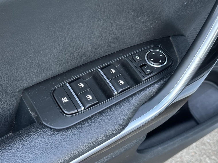 Vehicle Image 32