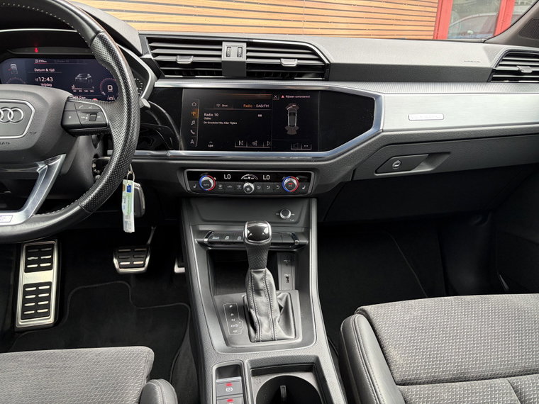 Vehicle Image 32
