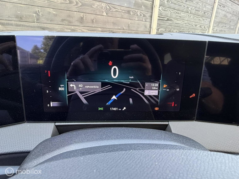 Vehicle Image 32