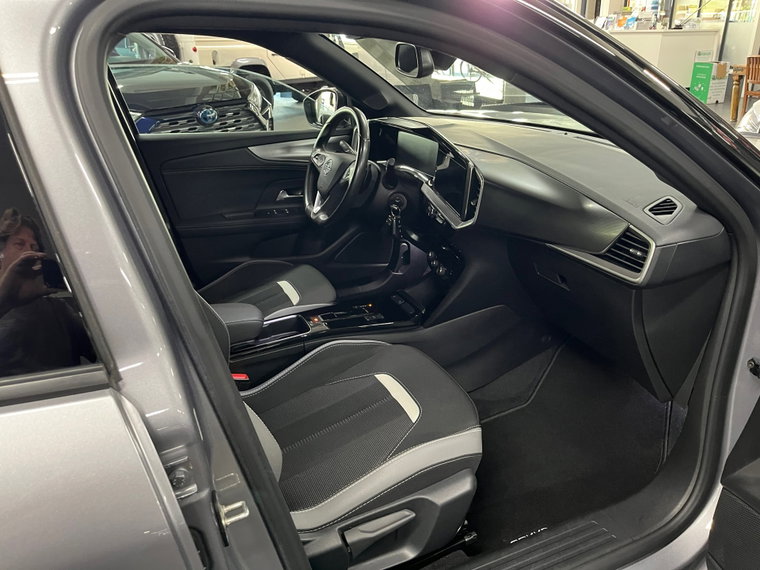 Vehicle Image 16