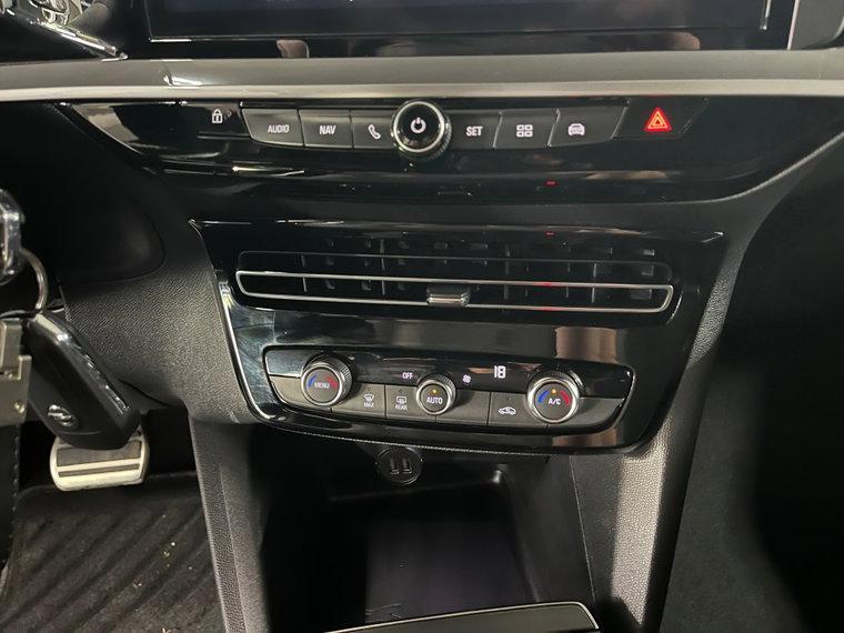 Vehicle Image 32