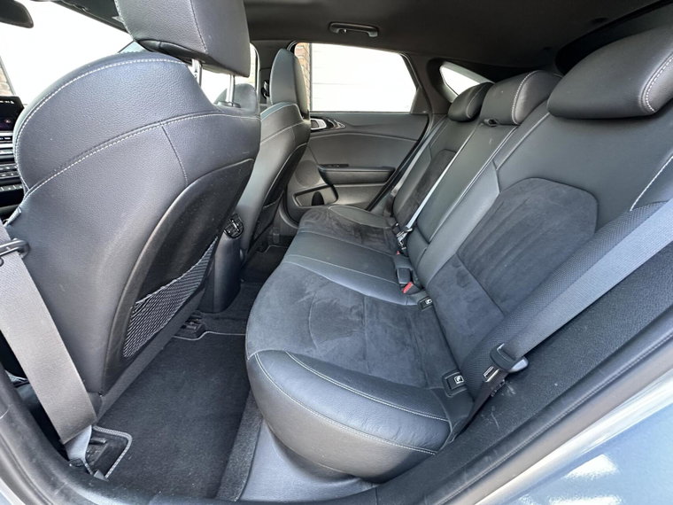 Vehicle Image 17