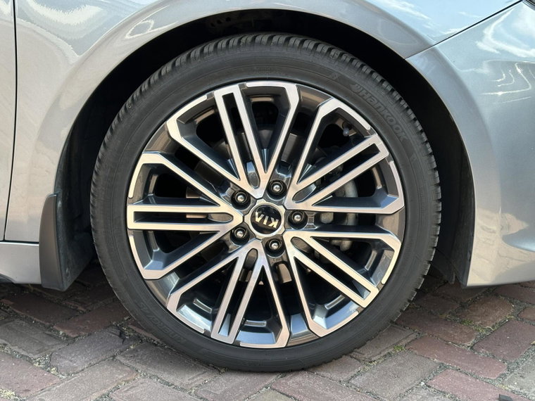 Vehicle Image 25