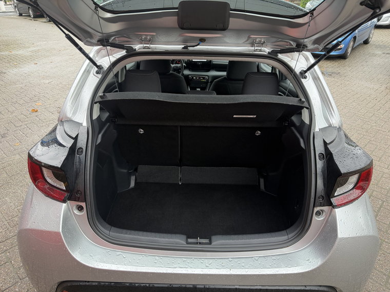 Vehicle Image 16