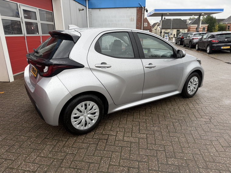 Vehicle Image 8