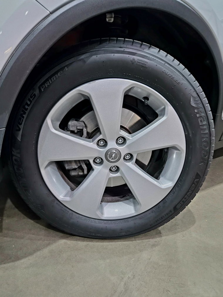 Vehicle Image 12