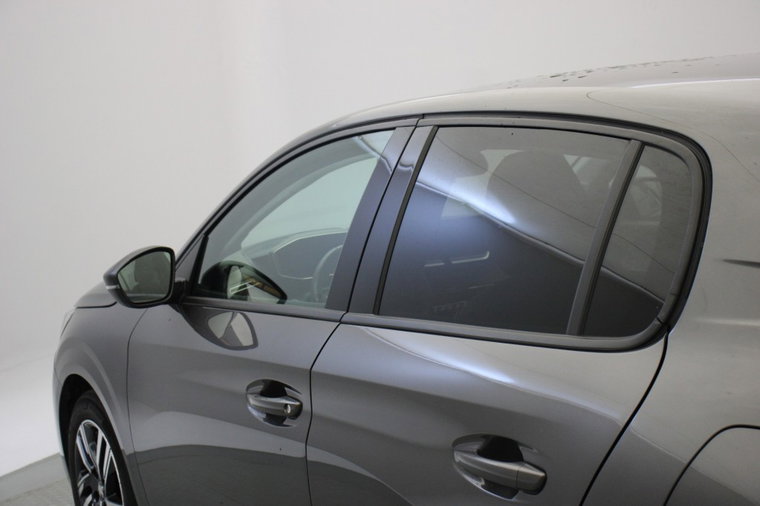 Vehicle Image 32