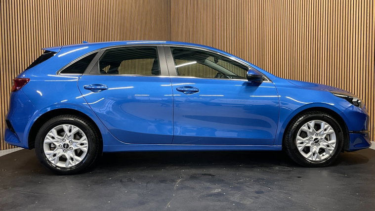Vehicle Image 32