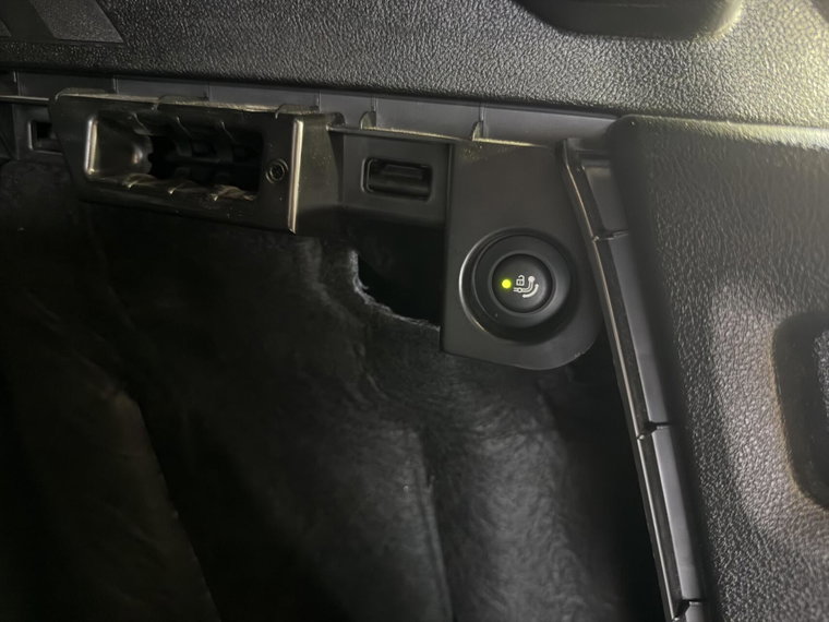 Vehicle Image 25
