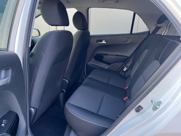 Vehicle Image 16