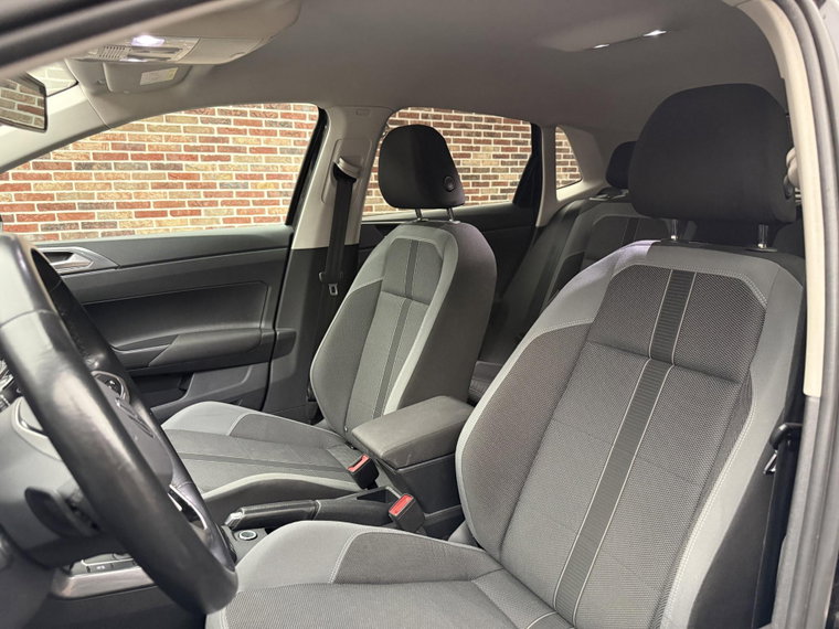 Vehicle Image 25