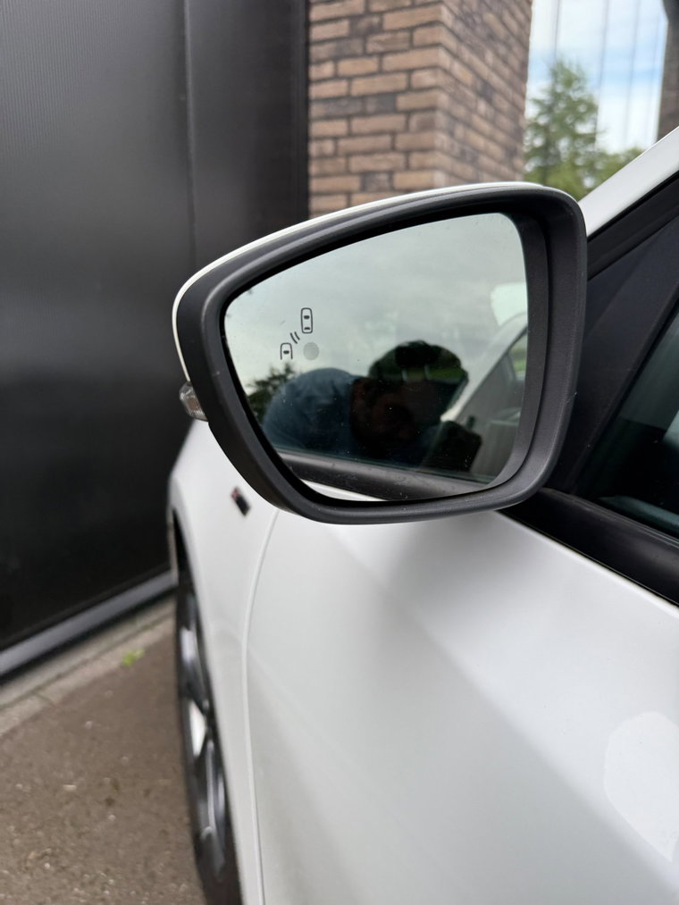 Vehicle Image 32