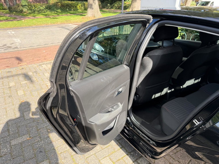 Vehicle Image 32