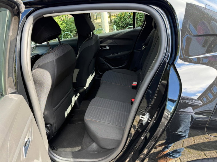 Vehicle Image 33