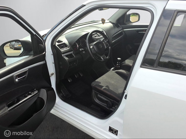 Vehicle Image 12