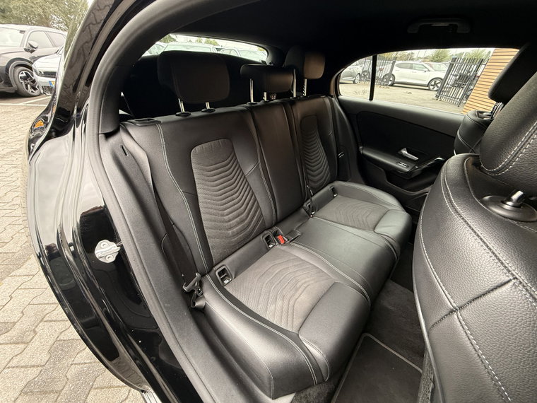 Vehicle Image 38