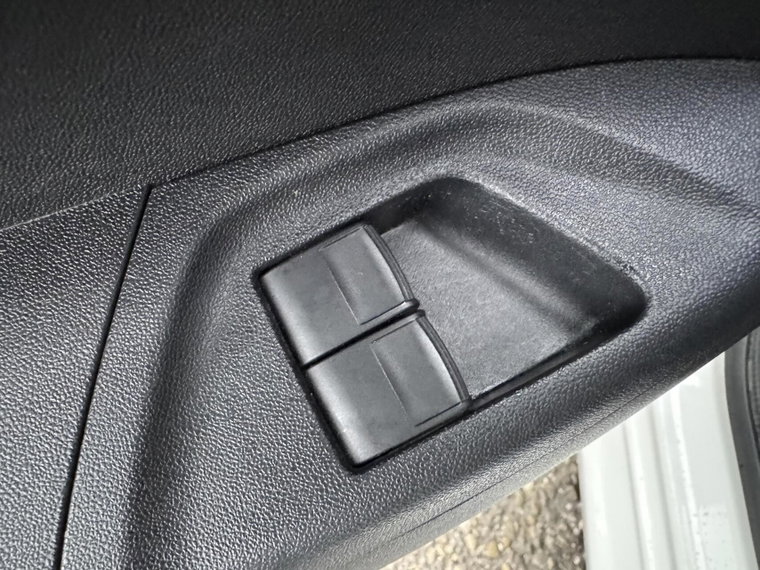 Vehicle Image 28