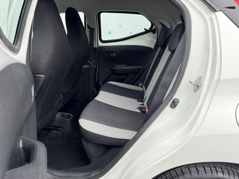 Vehicle Image 30