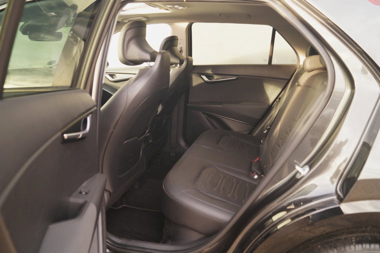 Vehicle Image 8