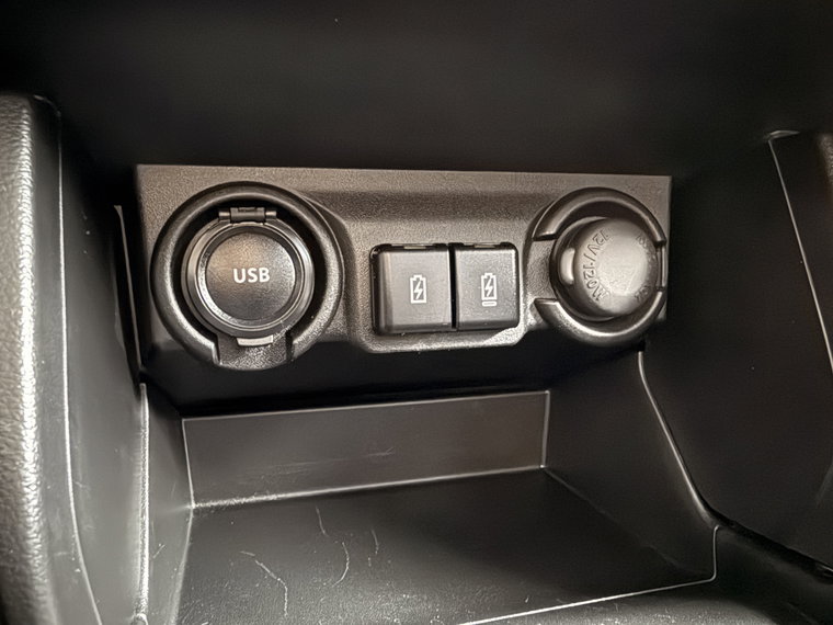 Vehicle Image 25