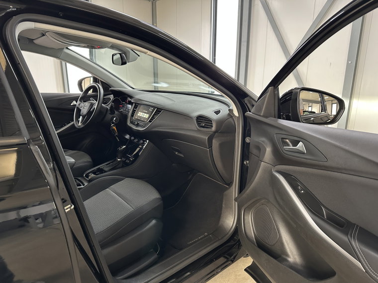 Vehicle Image 32