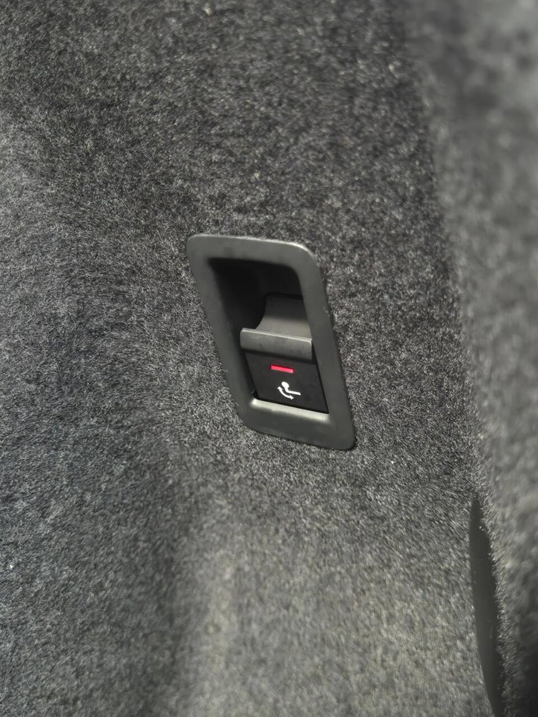 Vehicle Image 38