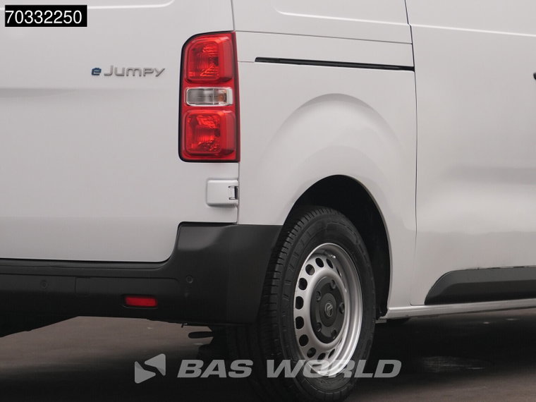 Vehicle Image 38