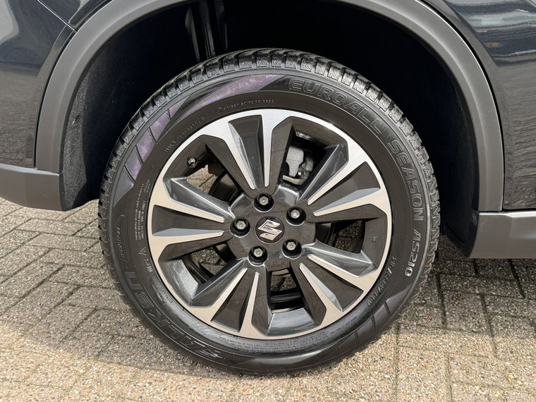Vehicle Image 12