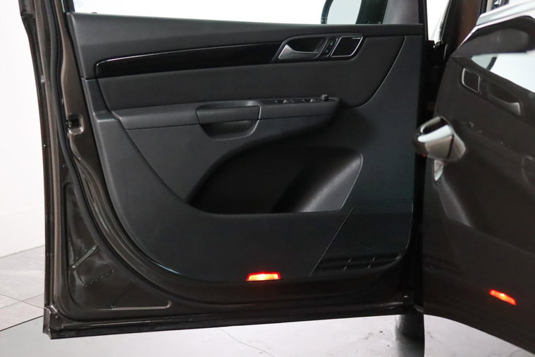 Vehicle Image 23