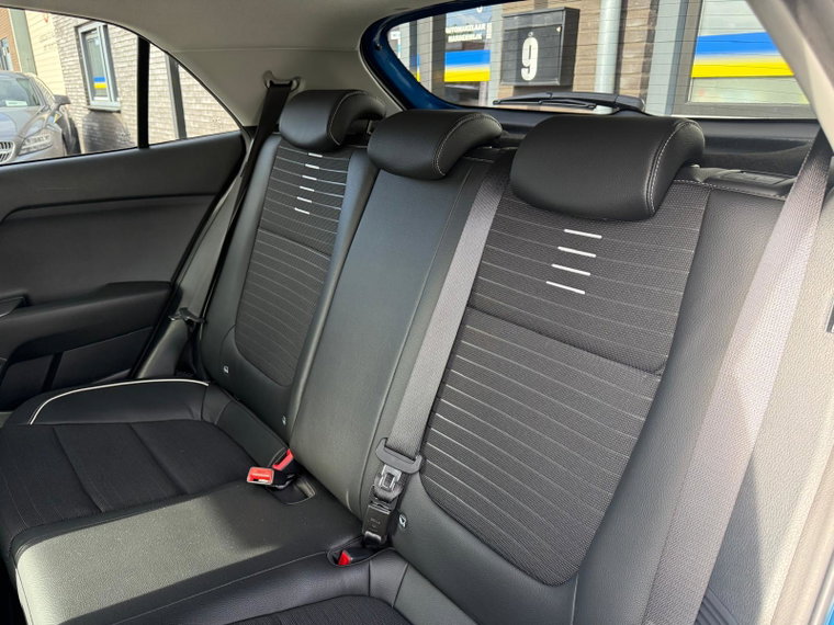 Vehicle Image 36