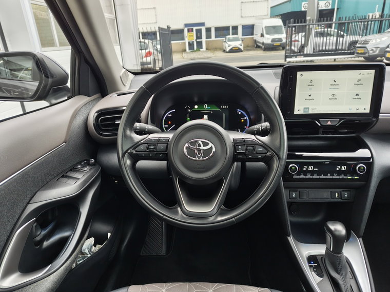 Vehicle Image 10
